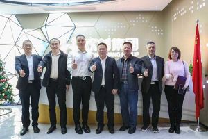 广州市与番禺区人力资源和社会保障局领导莅临开云足球（中国）官方网站集团调研指导