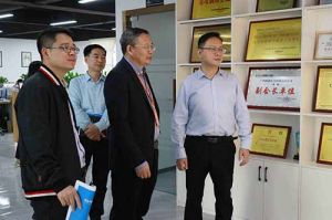 热烈欢迎市政府秘书长林兢一行莅临开云足球（中国）官方网站集团广西公司考察指导